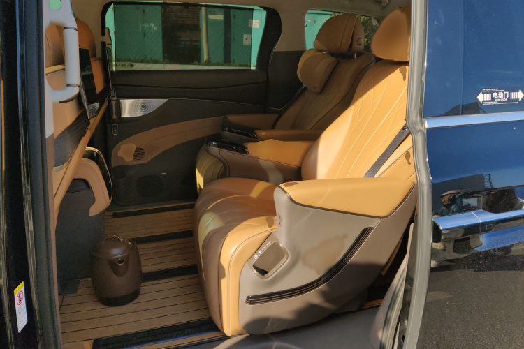 腾势D9 2022款 DM-i 970 四驱旗舰型中控内饰7004