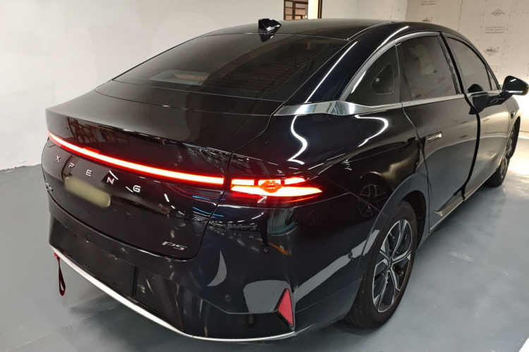 小鹏P5 2021款 550P车身外观7