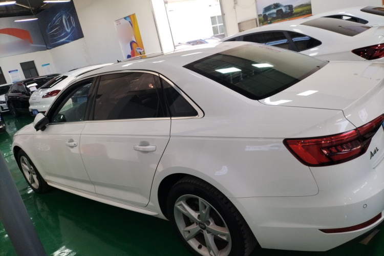 奥迪A4L 2017款 40 TFSI 时尚型车身外观4