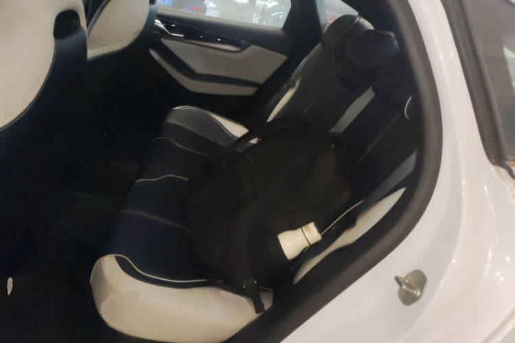 比亚迪 秦PLUS 2021款 DM-i 55KM 旗舰型中控内饰21