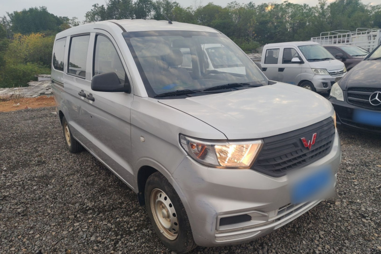 五菱汽车 五菱宏光V 2021款 1.5L劲取版LAR车身外观3