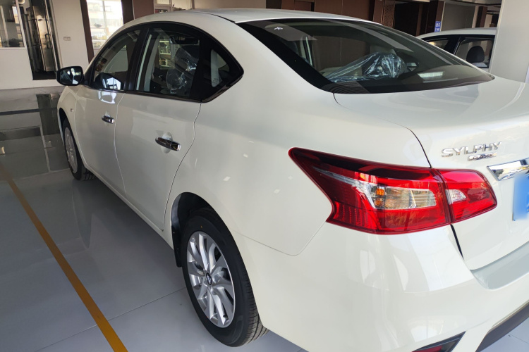 日产 轩逸 2024款 改款三 经典 1.6XE CVT舒适版车身外观4