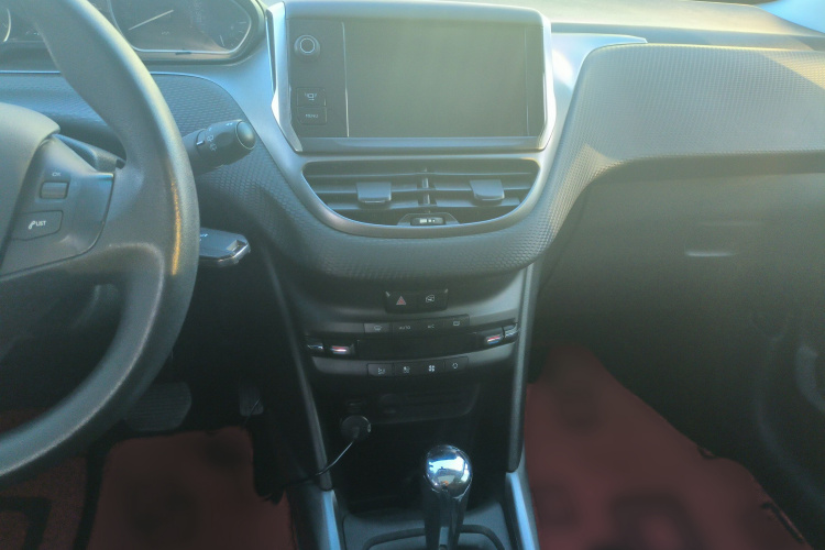 标致2008 2014款 1.6L 自动时尚版局部细节16