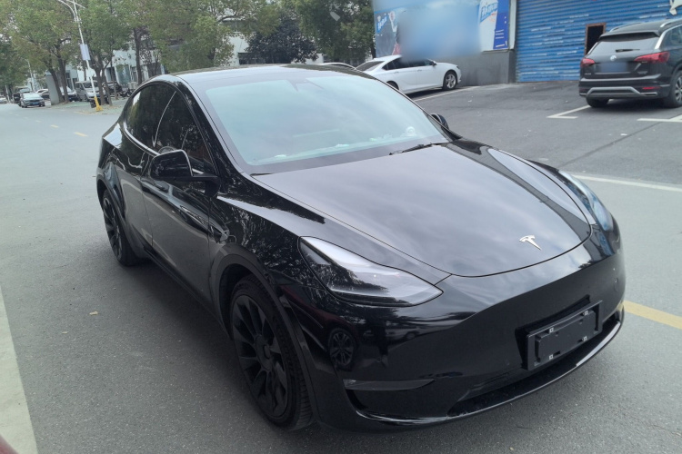 特斯拉 Model Y 2021款 长续航全轮驱动版车身外观3