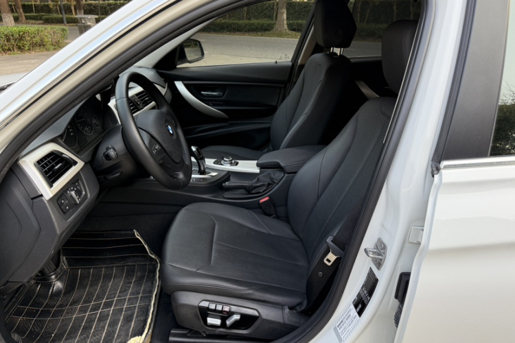 宝马3系 2016款 320Li 时尚型中控内饰7003