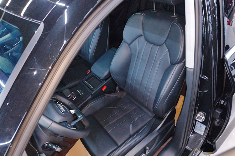 奥迪Q5L 2025款 40 TFSI 时尚动感型局部细节19