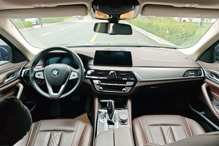 宝马5系新能源 2020款 里程升级版 530Le 豪华套装中控内饰7002