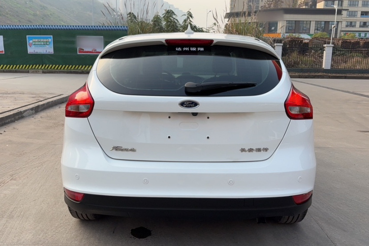 福特 福克斯 2018款 两厢经典 1.6L 自动风尚型智行版车身外观6006