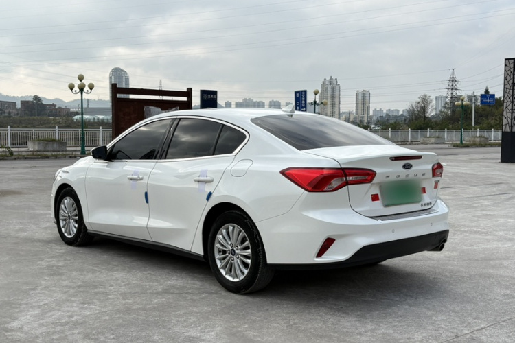 福特 福克斯 2019款 三厢 EcoBoost 180 自动锋潮型车身外观6007