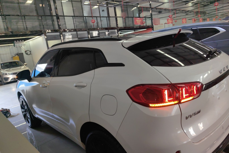 魏牌 VV5 2017款 2.0T 旗舰型车身外观4