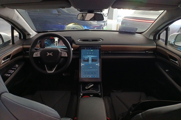小鹏P5 2022款 550E中控内饰7002