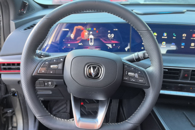 长安UNI-T 2020款 1.5T 尊贵型中控内饰13