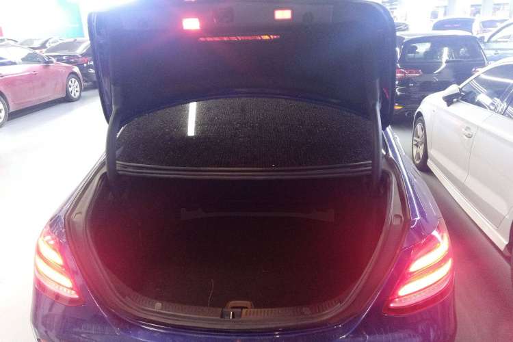 奔驰E级 2018款 E 300 L 运动豪华型局部细节23