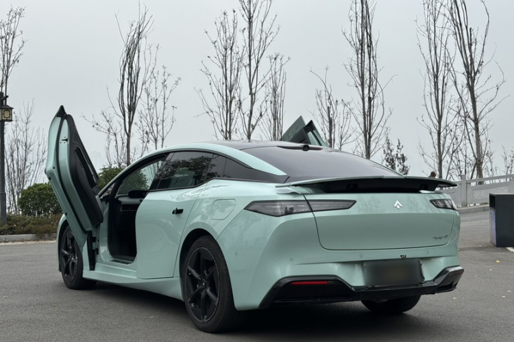 昊铂GT 2023款  710后驱超充七翼版车身外观6004