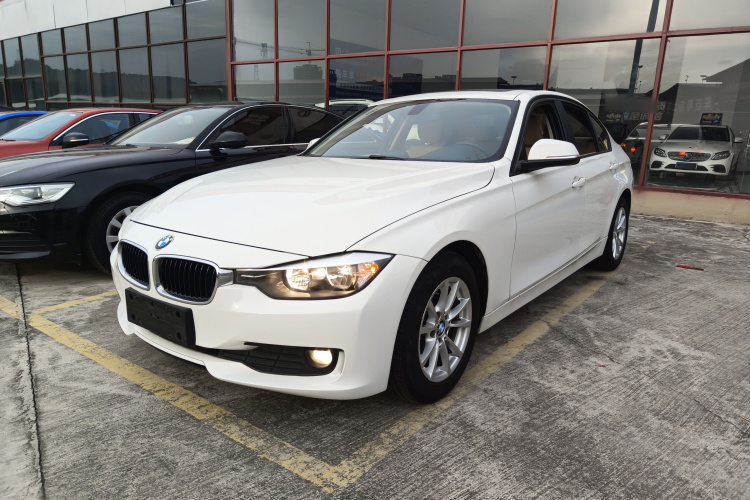 宝马3系 2013款 316i 进取型车身外观1