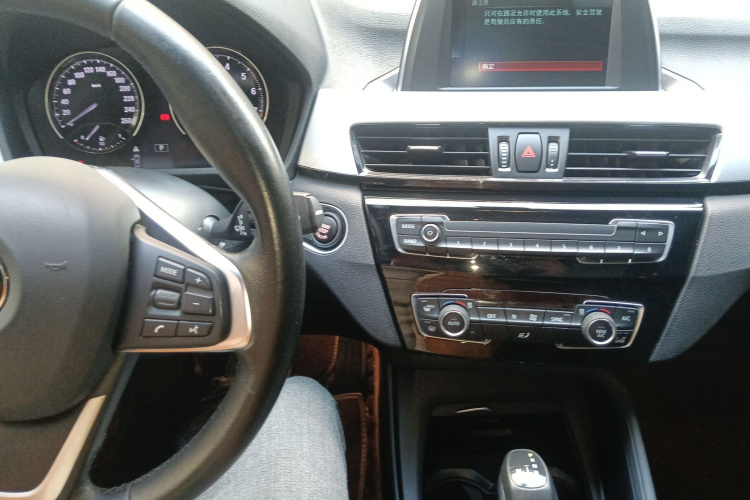 宝马X1 2019款 sDrive20Li 领先型中控内饰12