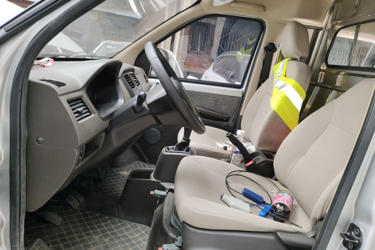 五菱汽车 五菱荣光S 2023款 1.5L 基本型封窗车 2座中控内饰19