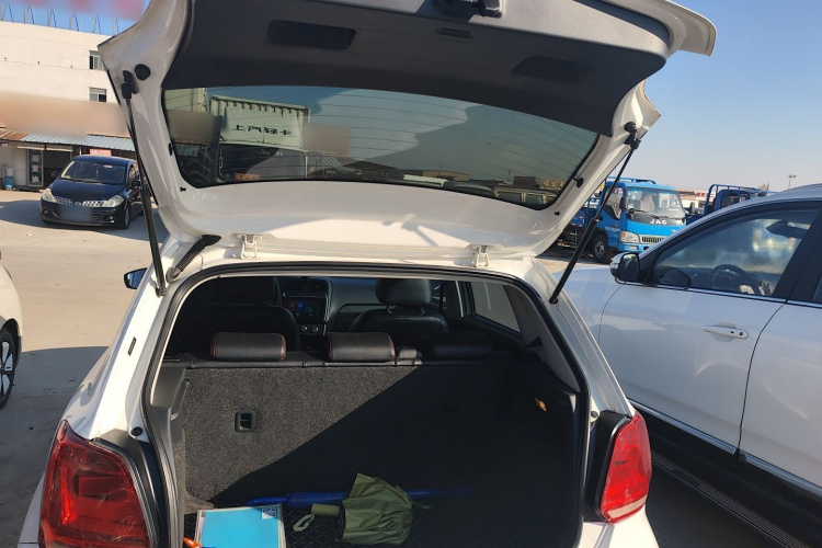 大众 Polo 2014款 1.4L 手动风尚版机舱底盘23