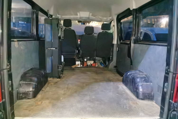 东风御风 御风 2023款 V9+ 2.0T 手动前驱多功能短轴中顶5/6座局部细节23