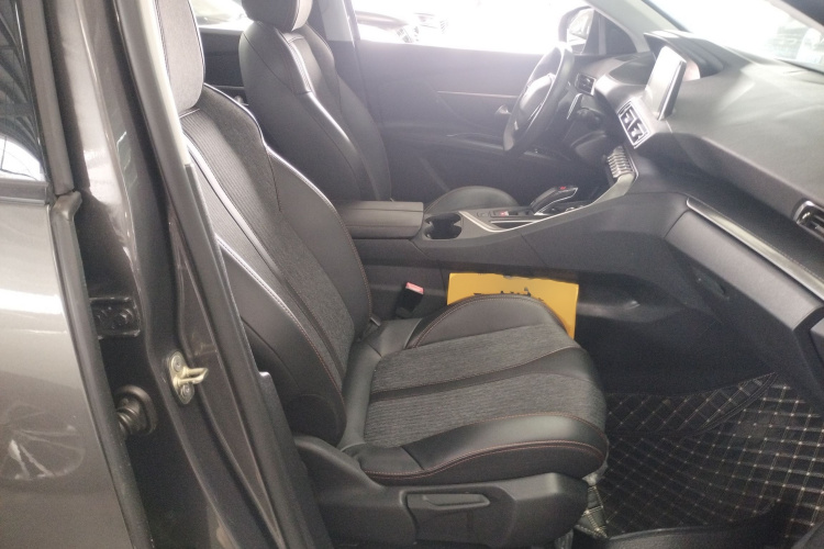 标致5008 2017款 380THP 5座精英版局部细节41