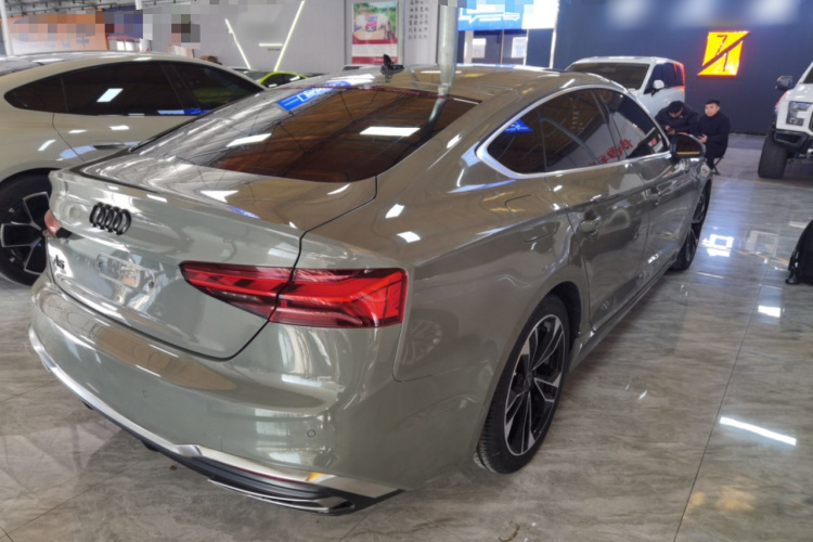 奥迪A5 2021款 Sportback 40 TFSI 时尚致雅型车身外观7