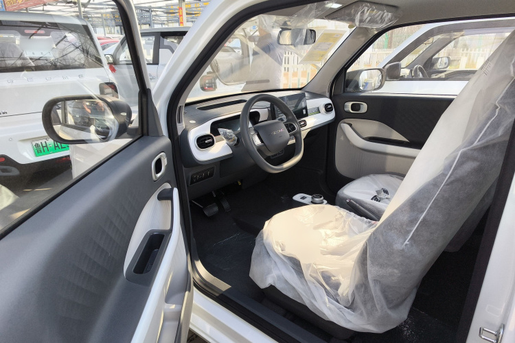 吉利银河 熊猫 2025款 210km 元气熊中控内饰7003