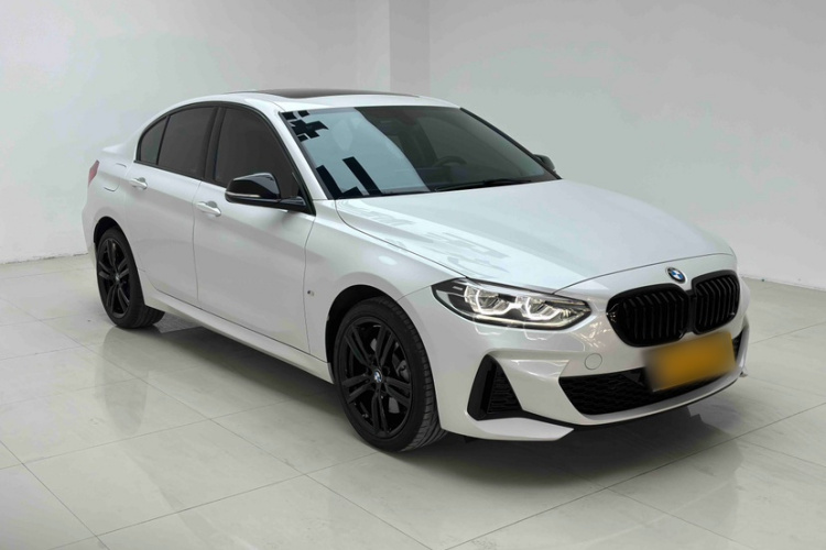 宝马1系 2023款 125i M运动曜夜版车身外观6004