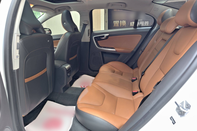 沃尔沃S60 2018款 S60L T3 智进版中控内饰7002