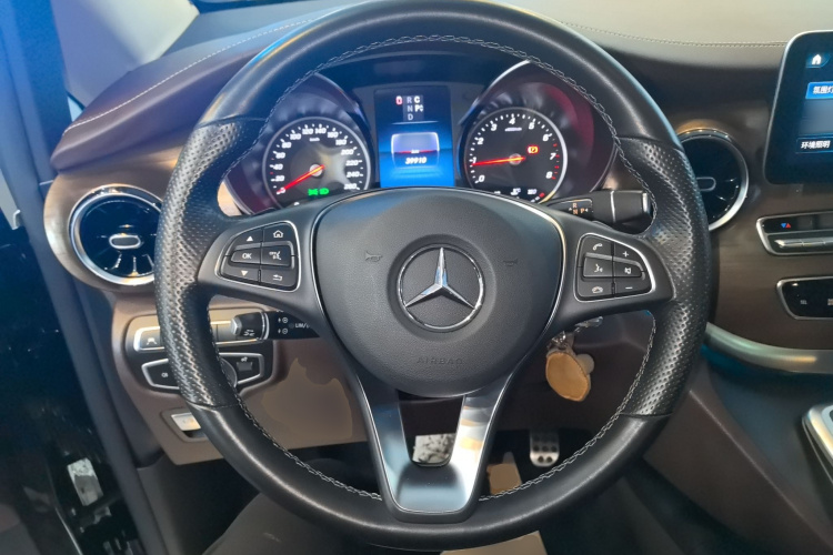 奔驰V级 2021款 V 260 L 长轴距豪华版中控内饰13