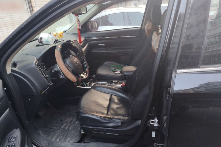 三菱 欧蓝德 2018款 2.4L 四驱精英版 5座中控内饰19