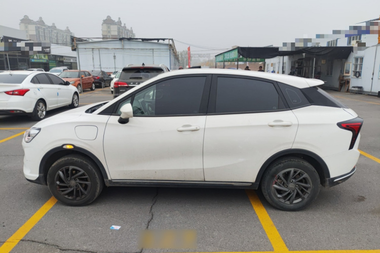 哪吒汽车 哪吒V 2021款 标准续航娱乐版升级型车身外观4