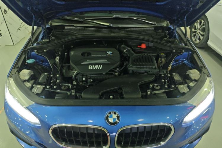 宝马1系 2017款 118i 设计套装型机舱底盘24