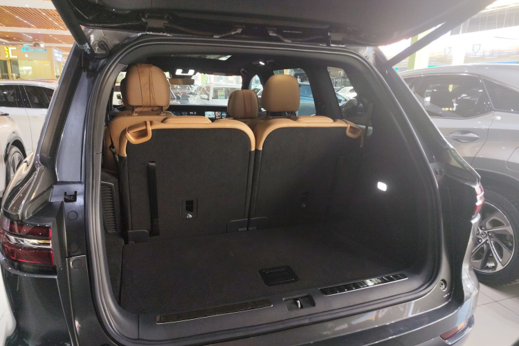 理想汽车 理想ONE 2021款 增程6座版机舱底盘23