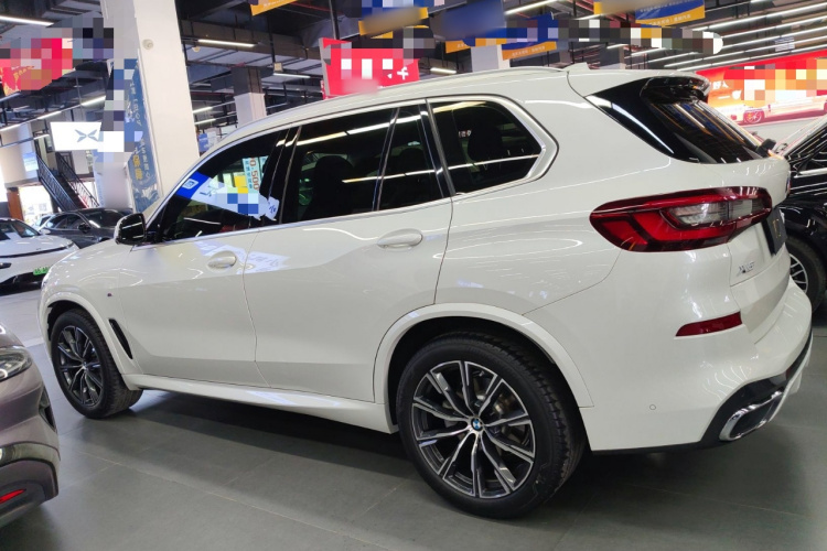 宝马X5(进口) 2021款 改款 xDrive30i M运动套装车身外观4
