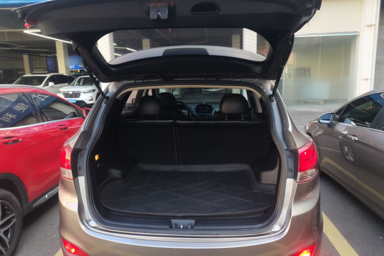 北京现代ix35 2012款 2.0L 自动两驱精英版GLS机舱底盘23