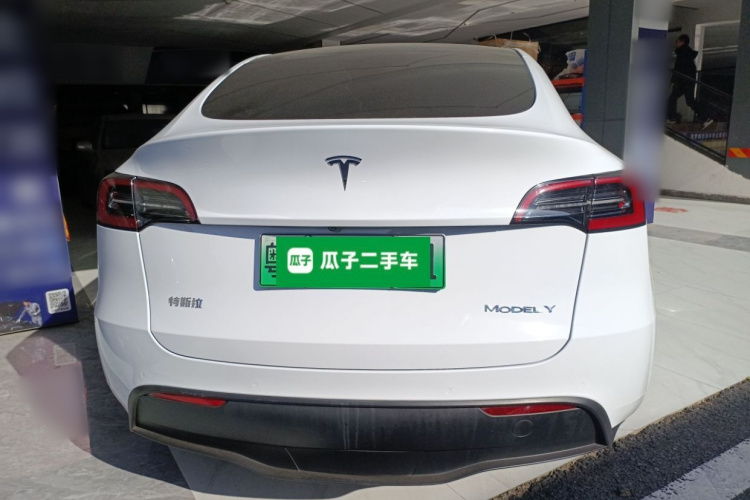 特斯拉 Model Y 2021款 标准续航后驱版车身外观6