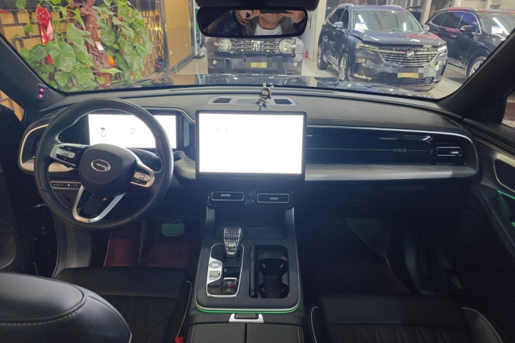 广汽传祺 传祺GS8 2024款 领航系列 2.0TGDI 两驱豪华智联版中控内饰12