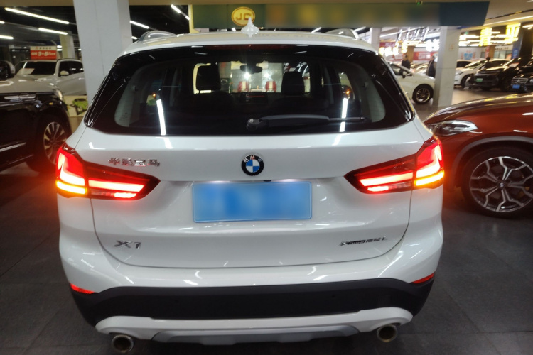 宝马X1 2020款 xDrive25Li 尊享型车身外观6002