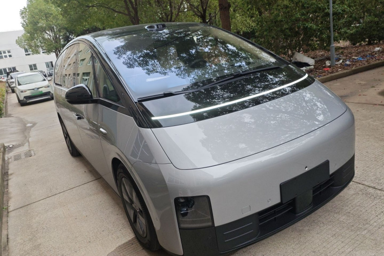 理想汽车 理想MEGA 2025款 Home 家庭特别版车身外观6002