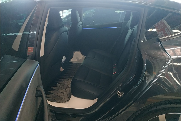 特斯拉 Model 3 2023款 长续航全轮驱动版中控内饰21