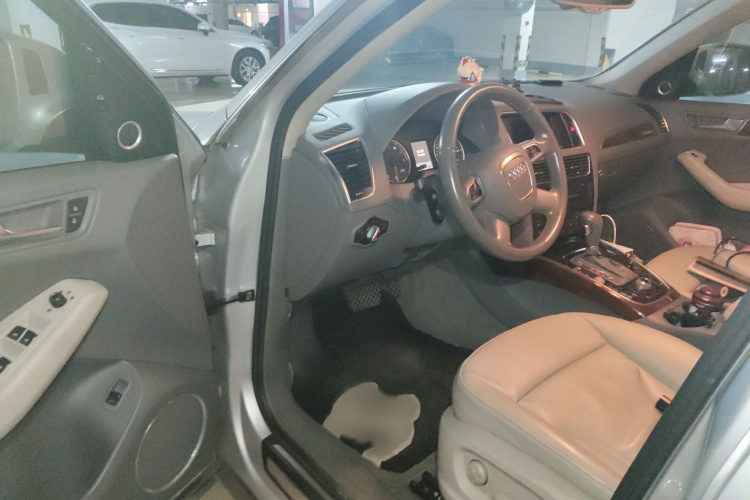 奥迪Q5 2011款 2.0TFSI 舒适型中控内饰7003