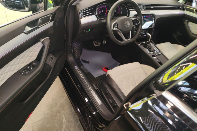 大众 迈腾 2023款 200万辆纪念版 330TSI DSG豪华型中控内饰20