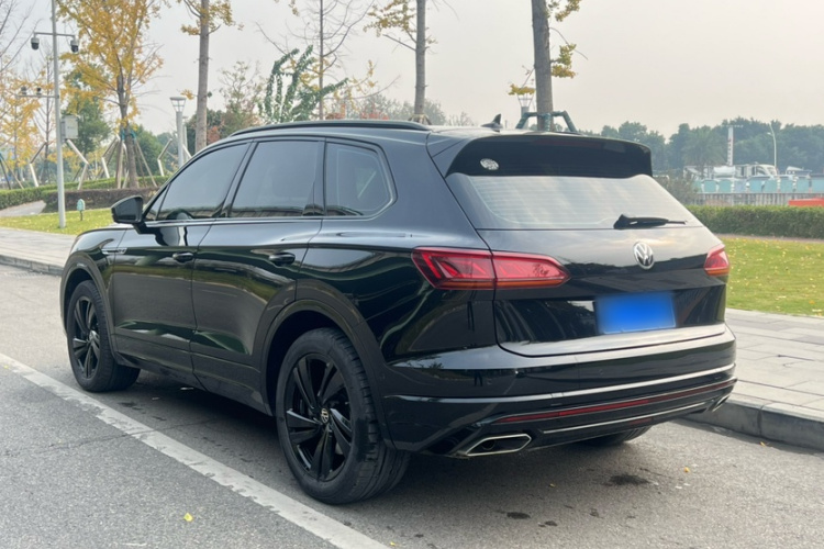 大众 途锐 2022款 3.0TSI 锐享版 曜黑运动套装车身外观6005