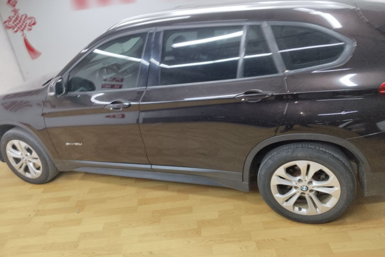 宝马X1 2016款 sDrive18Li 尊享型车身外观4