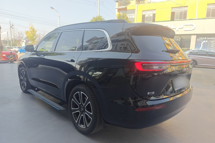 鸿蒙智行 问界M7 2024款 1.5T 智驾四驱Ultra版 6座车身外观6005
