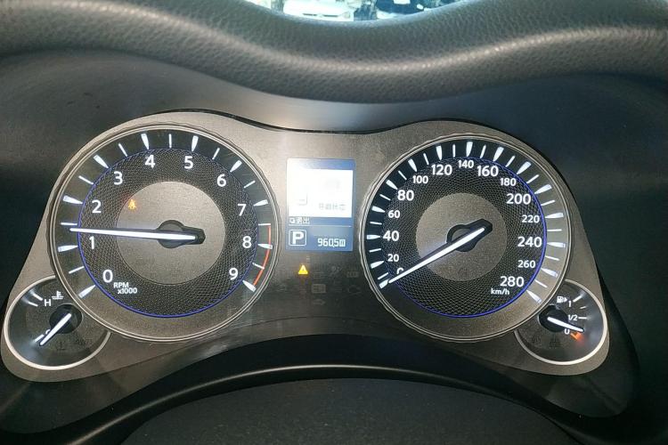 英菲尼迪Q70 2017款 Q70L 2.5L 精英版局部细节14