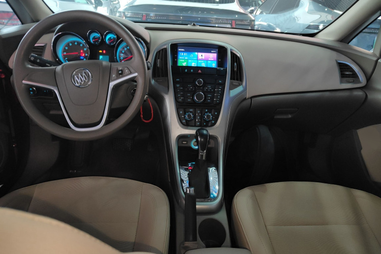 别克 英朗 2013款 GT 1.6L 自动时尚版中控内饰12