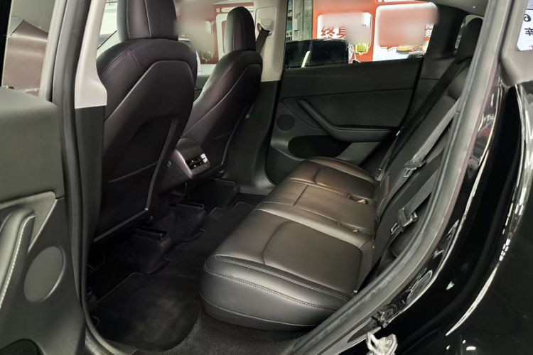 特斯拉 Model Y 2021款 标准续航后驱版中控内饰7004