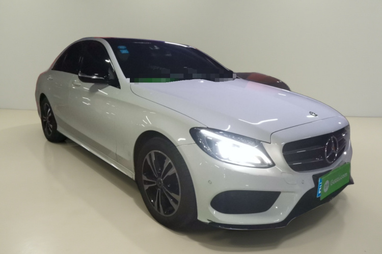 奔驰C级 2017款 改款 C 200 运动版车身外观3