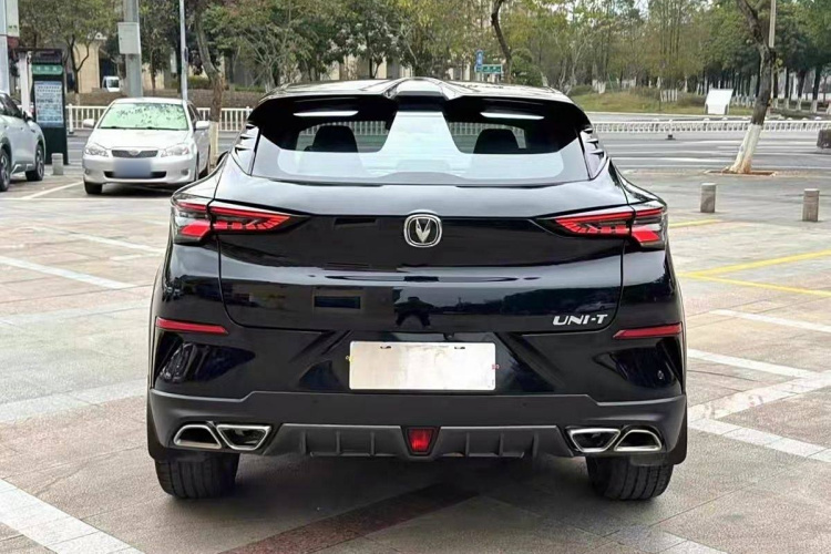 长安UNI-T 2020款 1.5T 旗舰型车身外观6004